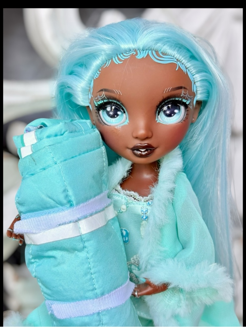 Rainbow High Costume Ball Robin Sterling Doll in Slumber Party Outfit Sleep Bag